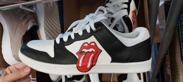 SKECHERS Warehouse Outlet