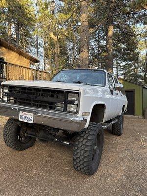 This is my 1986 suburban 4x4 beast...