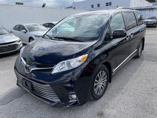 Toyota Sienna Van (8 seater)