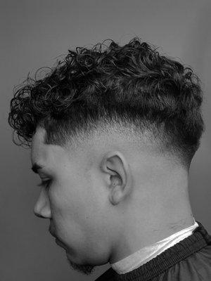 Razor Sharp Kutz Barber lounge