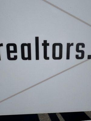 Very hard to distinguish "a" and "o" with this font, even from inches away.