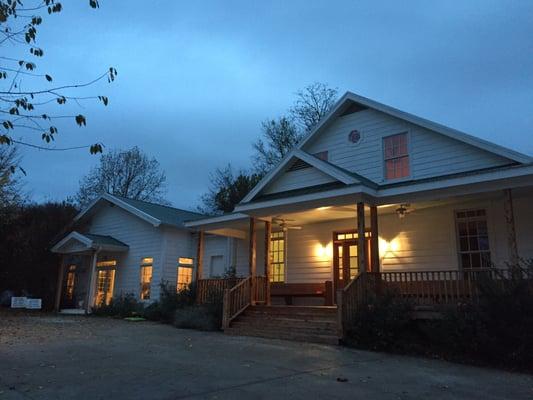 This picture does the place no justice, it is an absolutely beautiful studio!