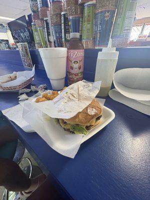 Good spot to chill and eat!