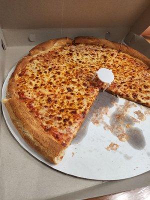 Cheese pizza. Great flavor.