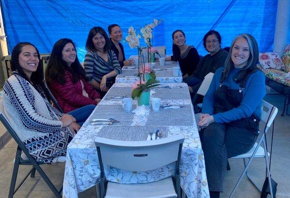 Celebrando el día de las madres. We celebrate Mother's Day..