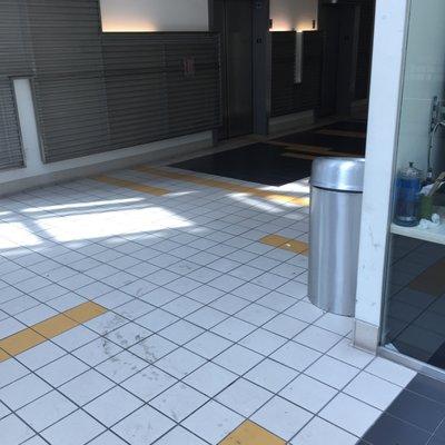 typical dirty places on city center on 6th, of course under Jamison Mgmt Yung Kim