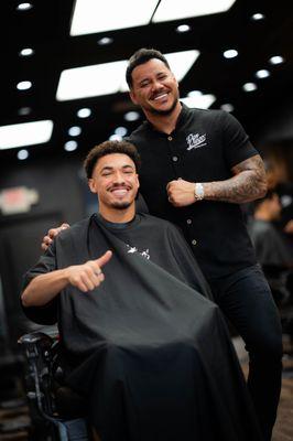 The Don Diego Experience
Don Diego Barbershop isn't just a barbershop; it's an authentic, innovative, and immersive experience. Our mission