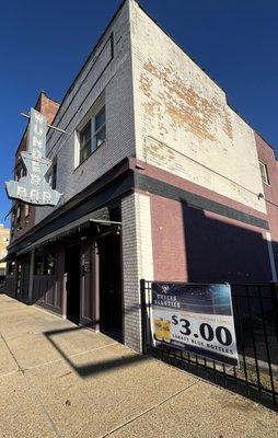 Winder Bar front entrance