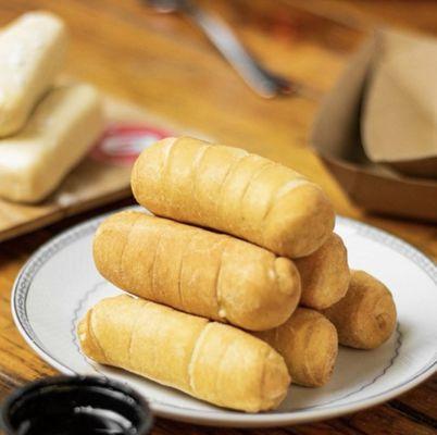 Tequeños full queso