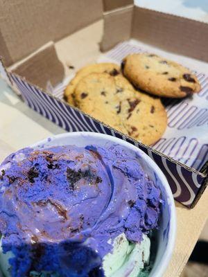 Insomnia Cookies