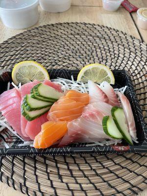 Sashimi to go: tuna, salmon and red snapper