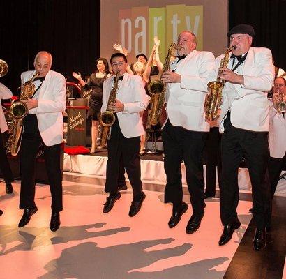 Levitating!
Magic!
Fun!  That's Mood Swings.
From a solo act, duo, combo, small band up to the full 25-piece orchestra!