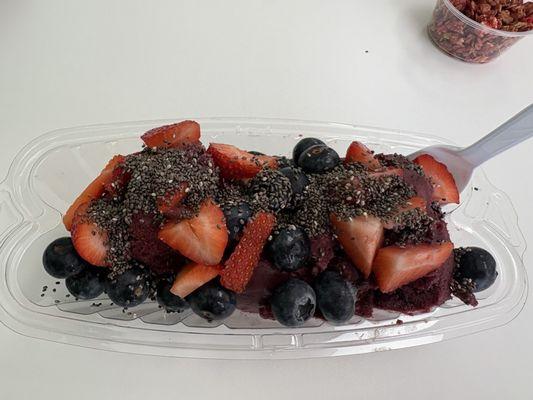 Build your own goal - I asked for strawberry granola on the side. Everything was fresh and so good.