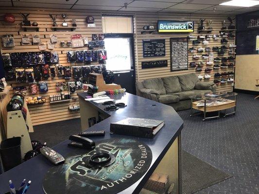 Topshelf Bowling & Trophy