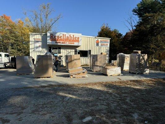 New Truckloads of Merchandise arriving daily