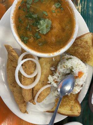 Chicharrones y caldo de camarón