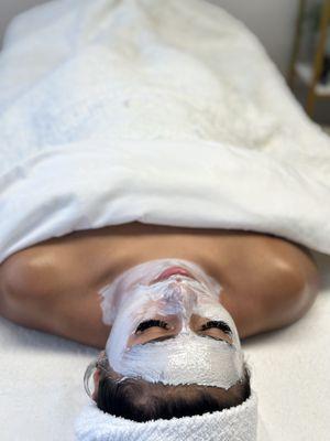 Deep hydrating face mask