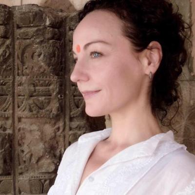 Simone Bricci, CHt has practiced Clinical Hypnotherapy & Past Life Healing Regression Hypnosis since 2005