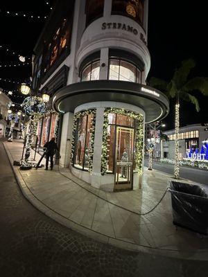 A FREE EVENT! Lots of Fun Activities all over the city @ BOLD HOLIDAYS in Beverly Hills CA. Dec. 2023