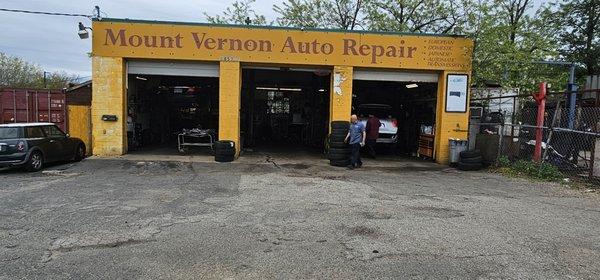 Great shop with fiair price. It took me a few minutes to find the shop since it is behind 7 Eleven or Tobaco place but it was worth it.