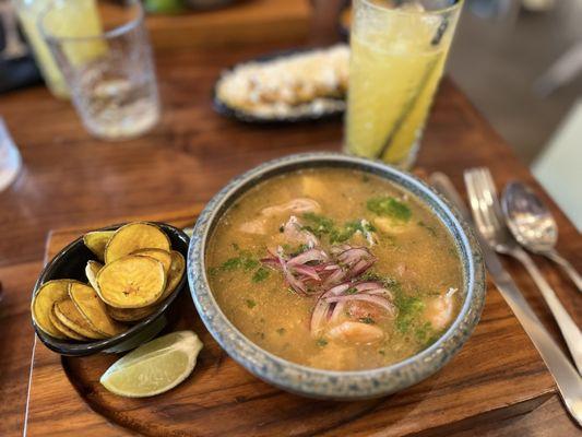 Encebollado mixto and maracuja juice