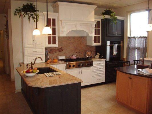 Custom Kitchen Cabinets and Remodeling by CITY INDUDTRIES 
with 25 years experience in the Woodworking Craft!
