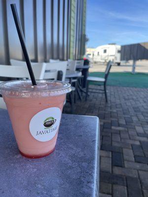 Lemonade smoothie with Raspberry flavor