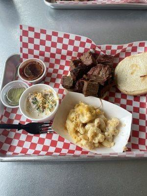Burnt ends, macaroni and cheese piggely wiggely