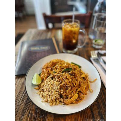 Pad Thai Noodles with chicken and shrimp | #intenselypassionatephotography