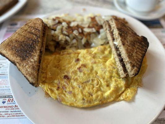 Ham and cheddar omelette