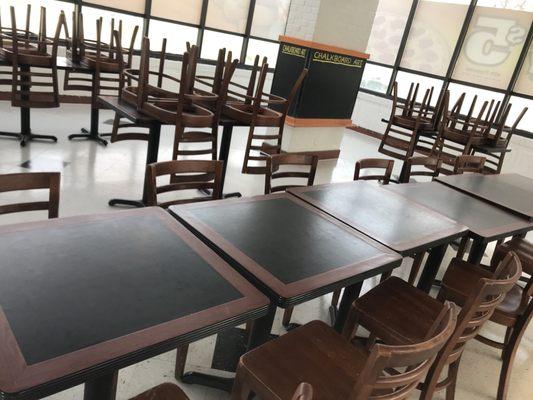 Can sit down and eat if u want