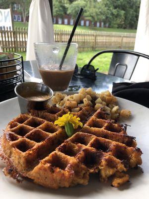 The Gritbody is phenomenal and this place is open every day don't trust Yelp hours. Highly recommend eating here while in Natchez.