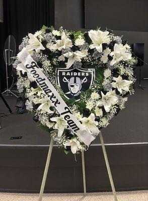 Funeral heart
Customized with logo and banner.