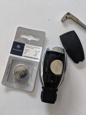 Replacing battery for key