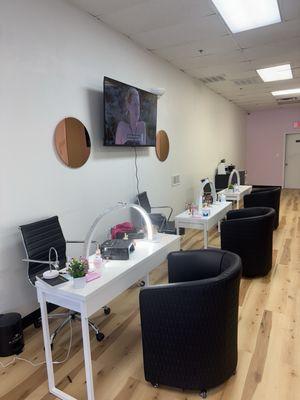 Clean with great lighting!