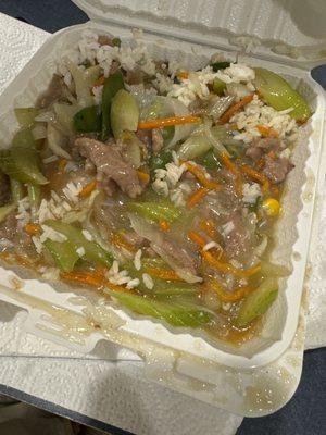 Chop suey tasted the worst. As you can see there is a thick layer of soupy liquid that killed my appetite.