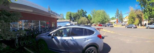 I never knew this bike shop was here since 1985!!!! They are located behind Evolution Gaming