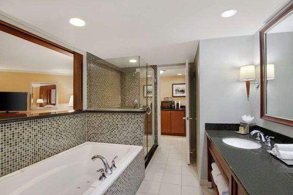 Guest room bath