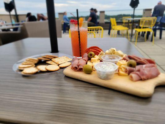 Gracie's: A Rooftop Bar