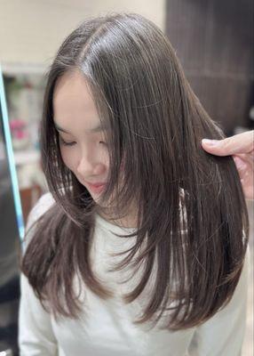 Haircut with layers and curtain bang