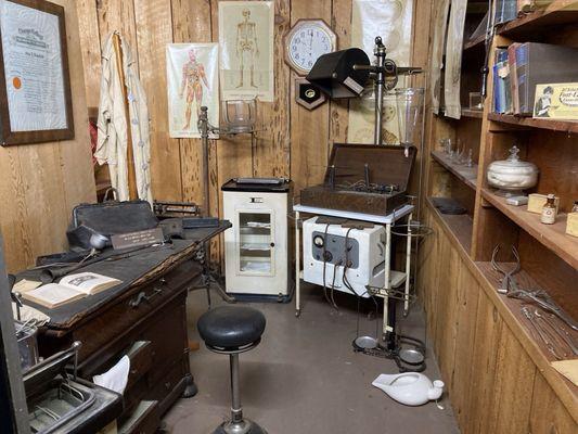 Doctor's office with x-ray machine in the back right corner