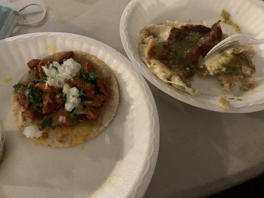 Taco de adobada y una pupusa de fijoles y queso