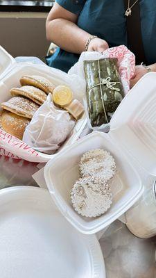 Manny's Bakery & Cafe