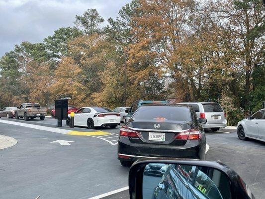 Long Drive Thru- Double Lane. Mgr & crews kept us moving.