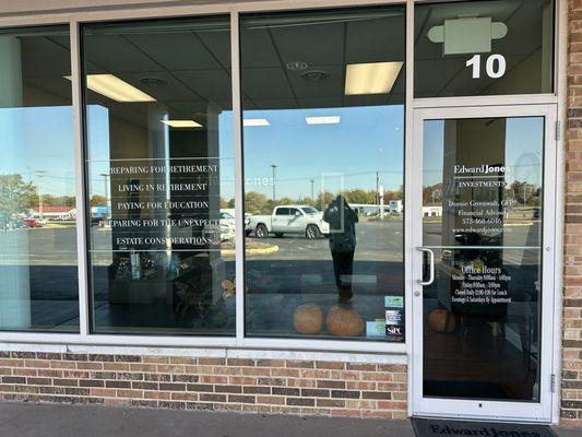 Edward Jones - Financial Advisor: Donnie Greenwalt