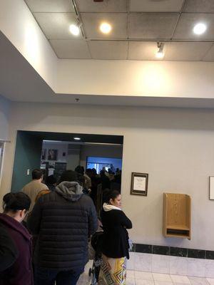 Just a normal day at the social security department line. Average wait time from here to front of line: ~90-120min (1.5-2hrs) (1/19/2018)