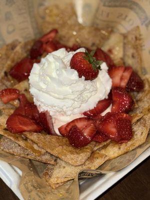 Cheesecake Nachos with Strawberries
Also available plain, Oreo or Turtle