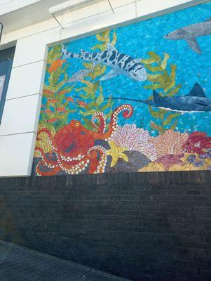 Super cool art on the side of the Skechers building here in Manhattan beach. As if the view of the ocean wasn't enough right?