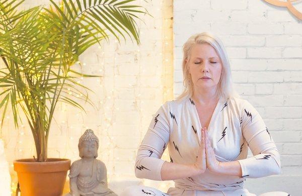 Amrita Jaideep ( Tabathe Wallace) tuning into begin Kundalini Yoga Class