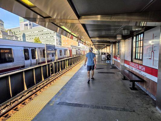 MBTA - Charles/MGH Station